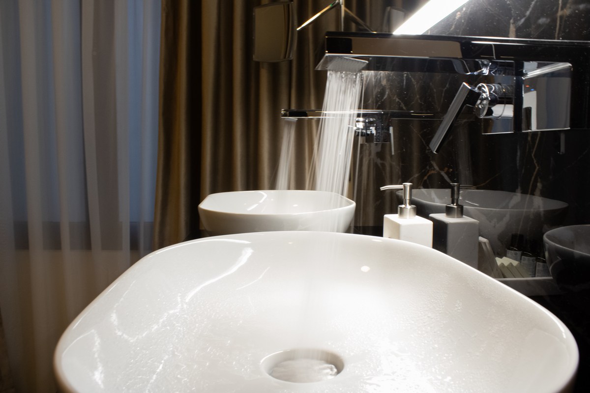washbasin in black marble bathroom – Suite Van Dyck, Botanique Suites Antwerp